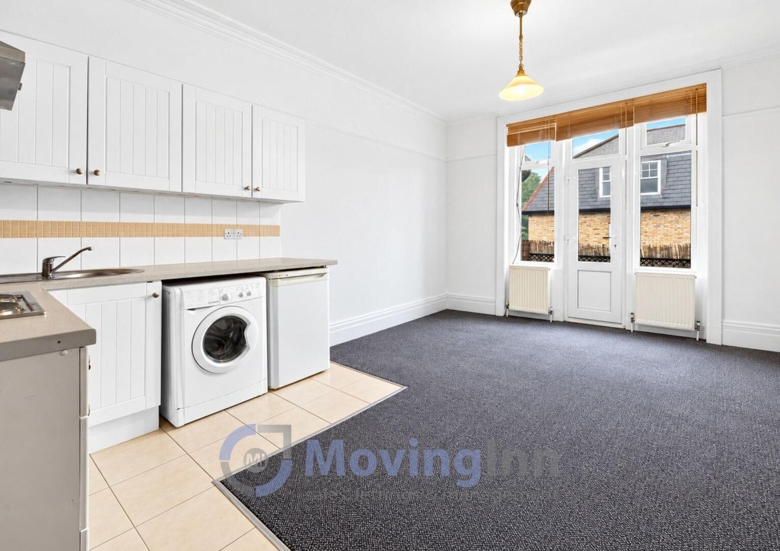 Flat Gleneldon Road in Greater London