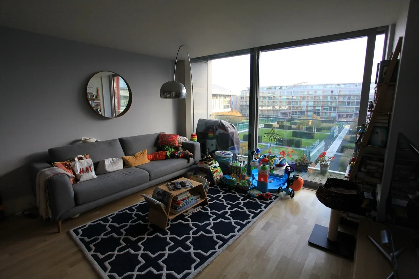 Flat Gillespie Road in Greater London