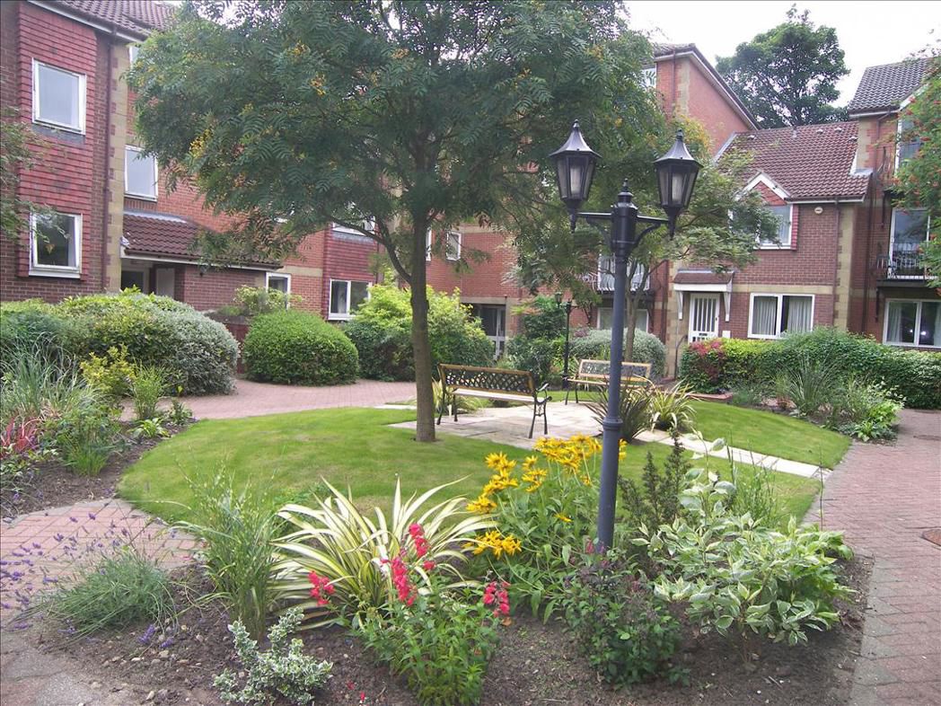 Flat Jesmond Road in Newcastle upon Tyne