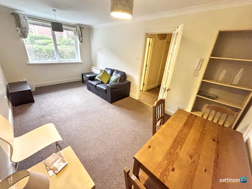Flat Jesmond Road in Newcastle upon Tyne