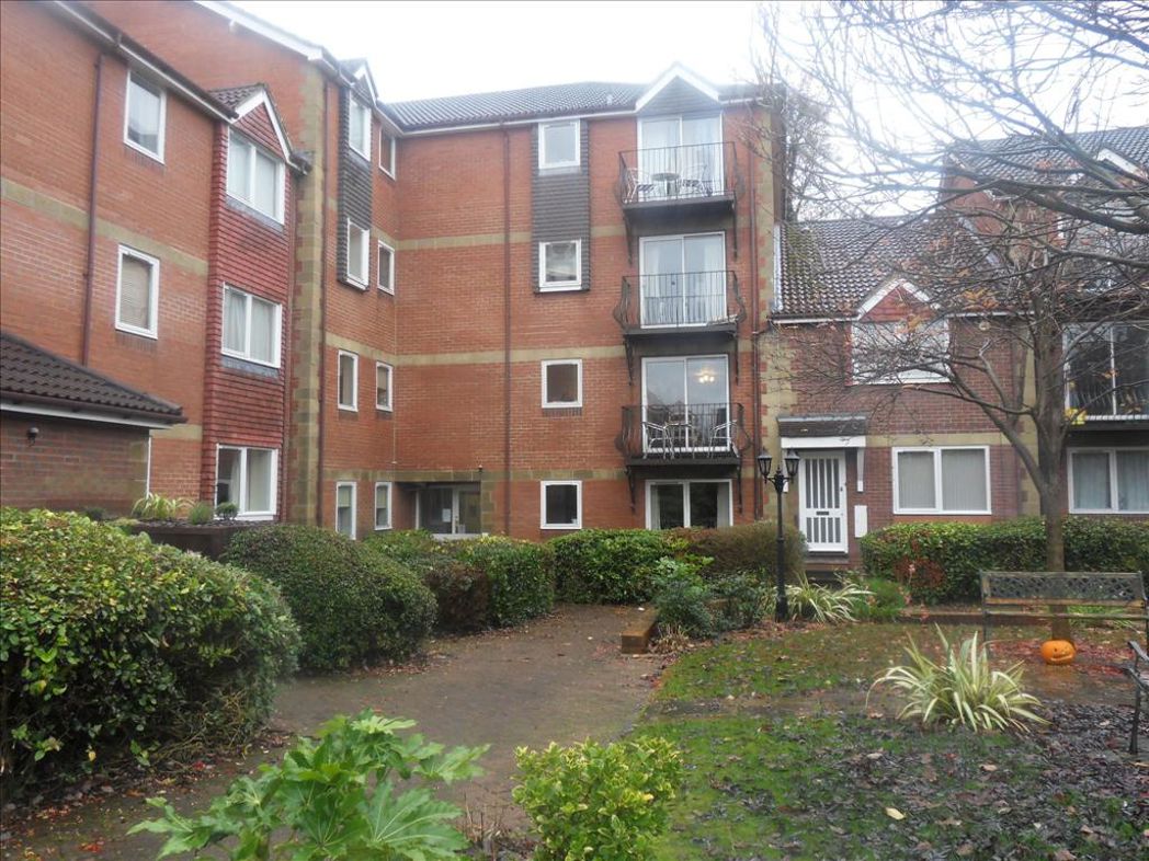 Flat Jesmond Road in Newcastle upon Tyne