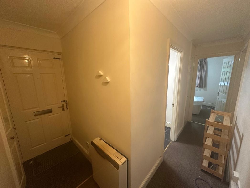 Flat Jesmond Road in Newcastle upon Tyne
