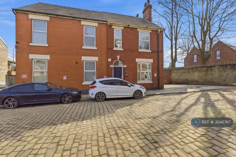 Room Tunnicliffe Street in Macclesfield