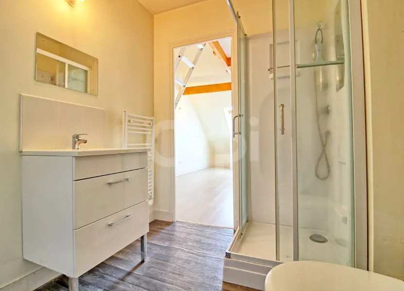 Room Rue du Professeur Ramon in Pont-Sainte-Maxence