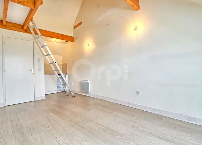 Room Rue du Professeur Ramon in Pont-Sainte-Maxence