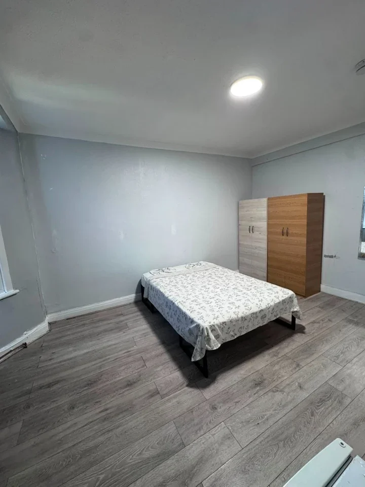 Room Lordship Lane in Greater London