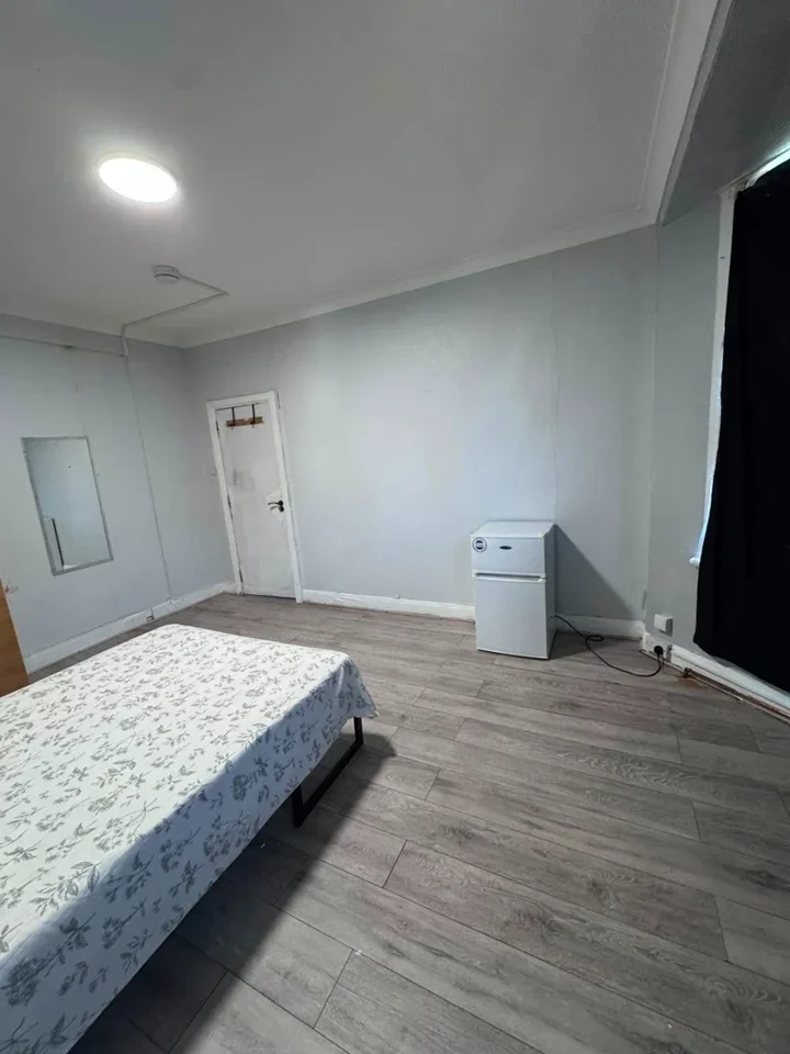 Room Lordship Lane in Greater London