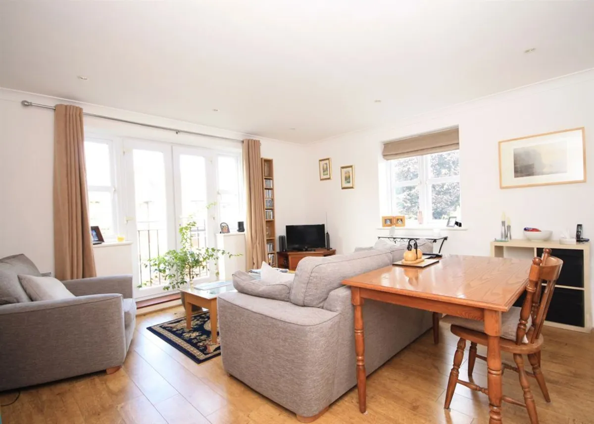 Flat Horbury Lodge in Greater London