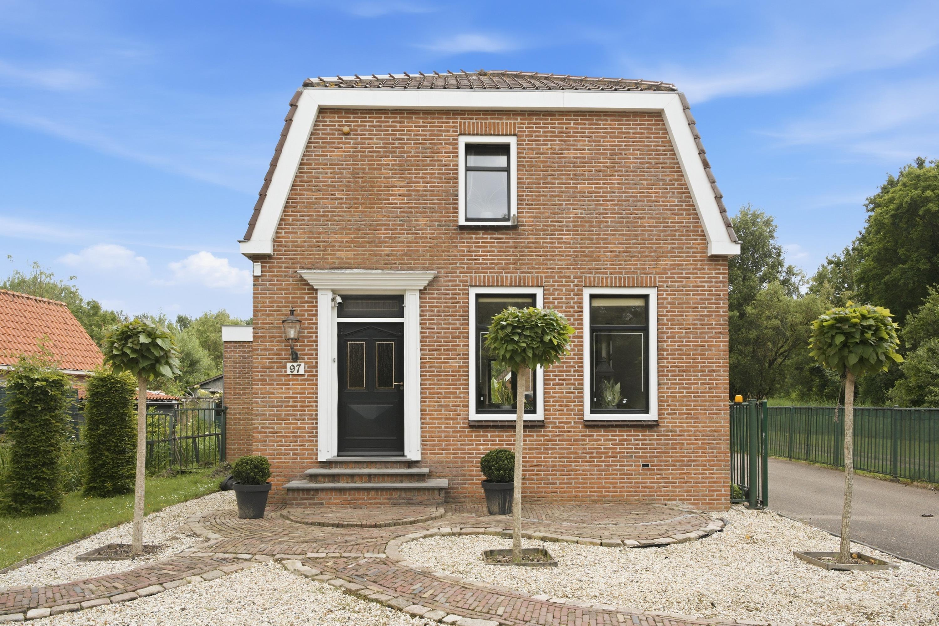 Huis Zuideinde 97 in Landsmeer