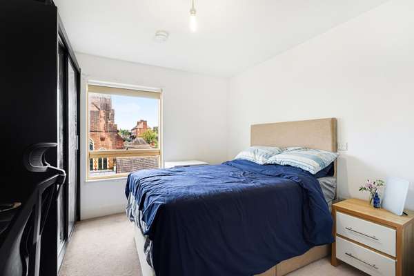 Flat Streatham High Road in Greater London