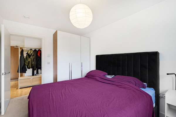 Flat Streatham High Road in Greater London