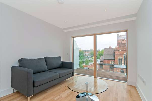 Flat Streatham High Road in Greater London