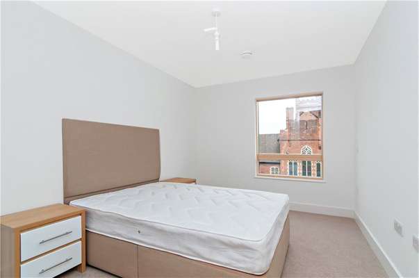 Flat Streatham High Road in Greater London