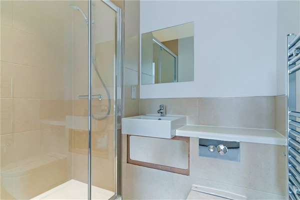 Flat Streatham High Road in Greater London