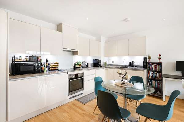 Flat Streatham High Road in Greater London
