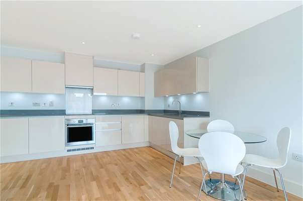 Flat Streatham High Road in Greater London