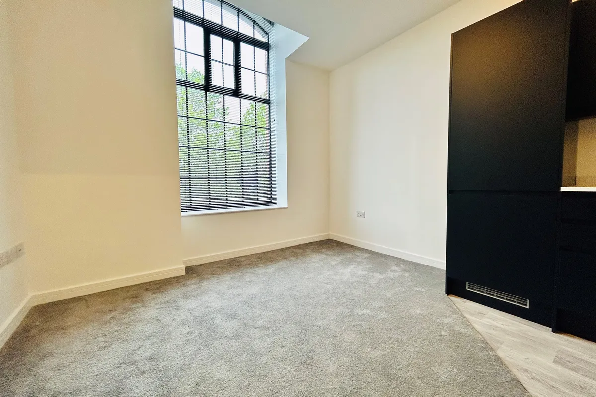 Flat Huxley Close in Derby