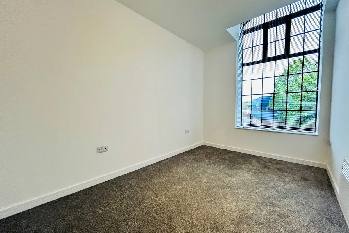 Flat Huxley Close in Derby