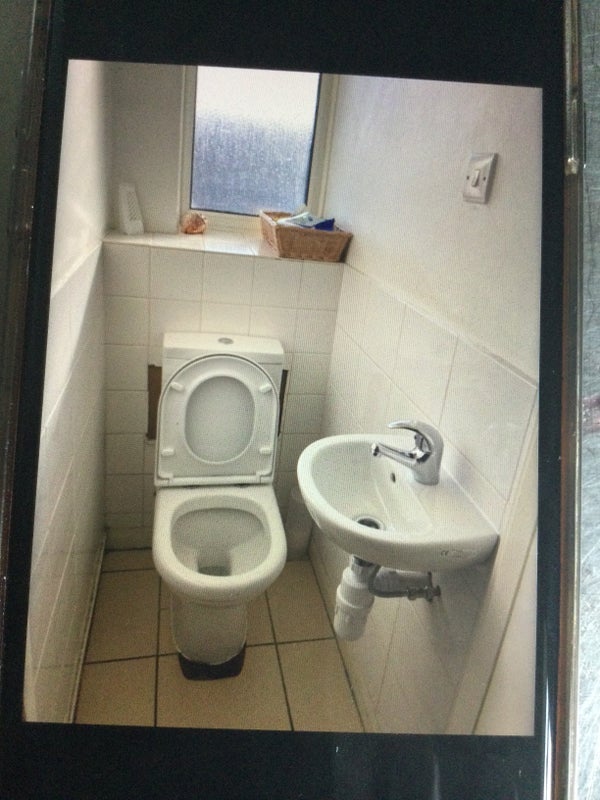Room St Anns Road in Greater London