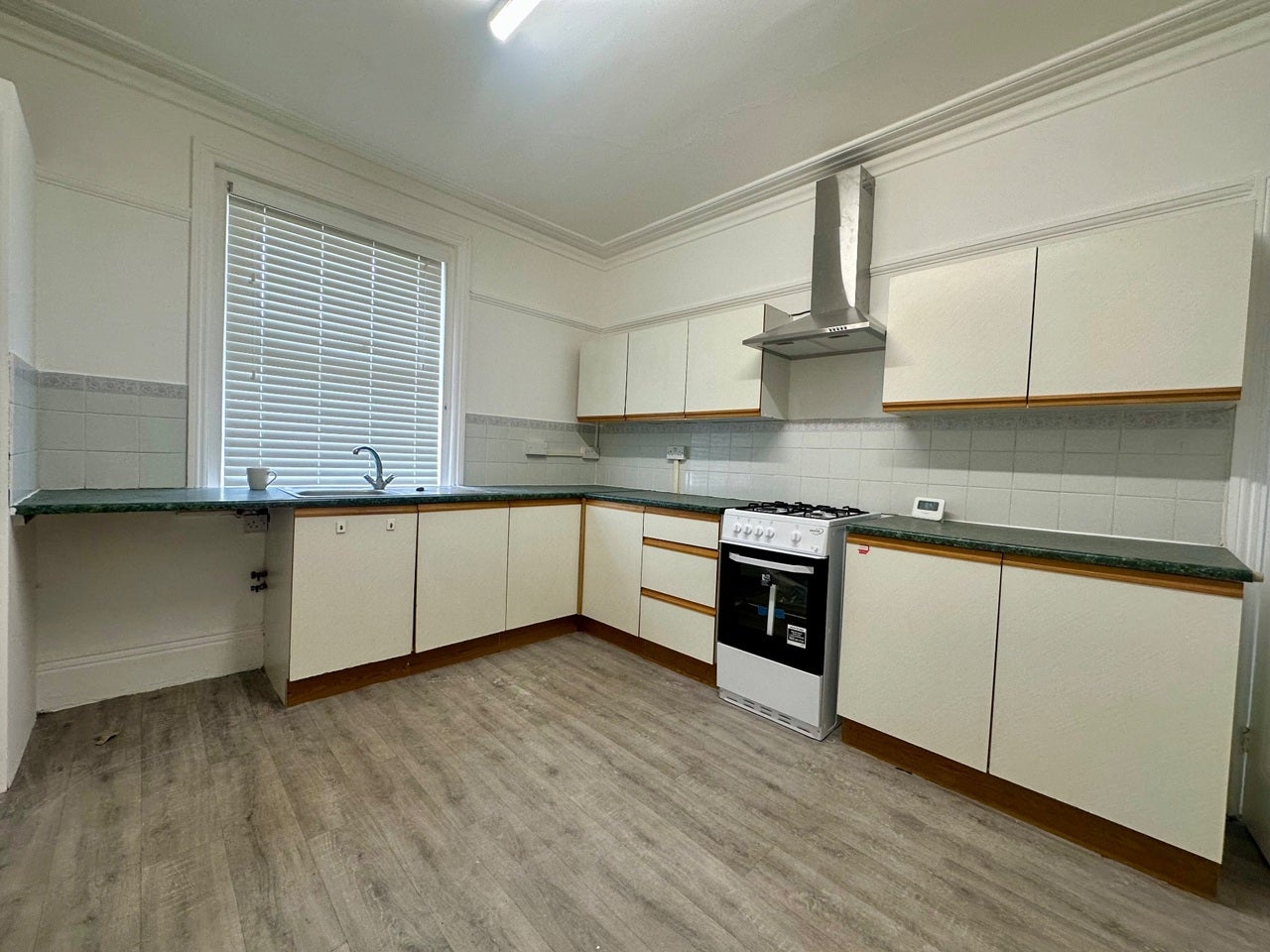 Flat Cheriton Road in Folkestone and Hythe District
