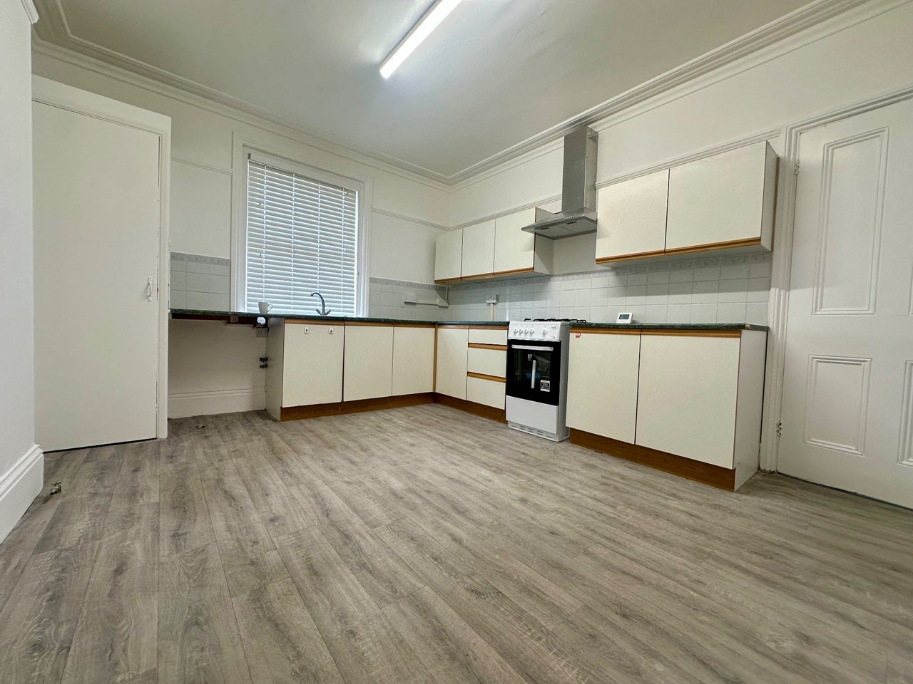 Flat Cheriton Road in Folkestone and Hythe District
