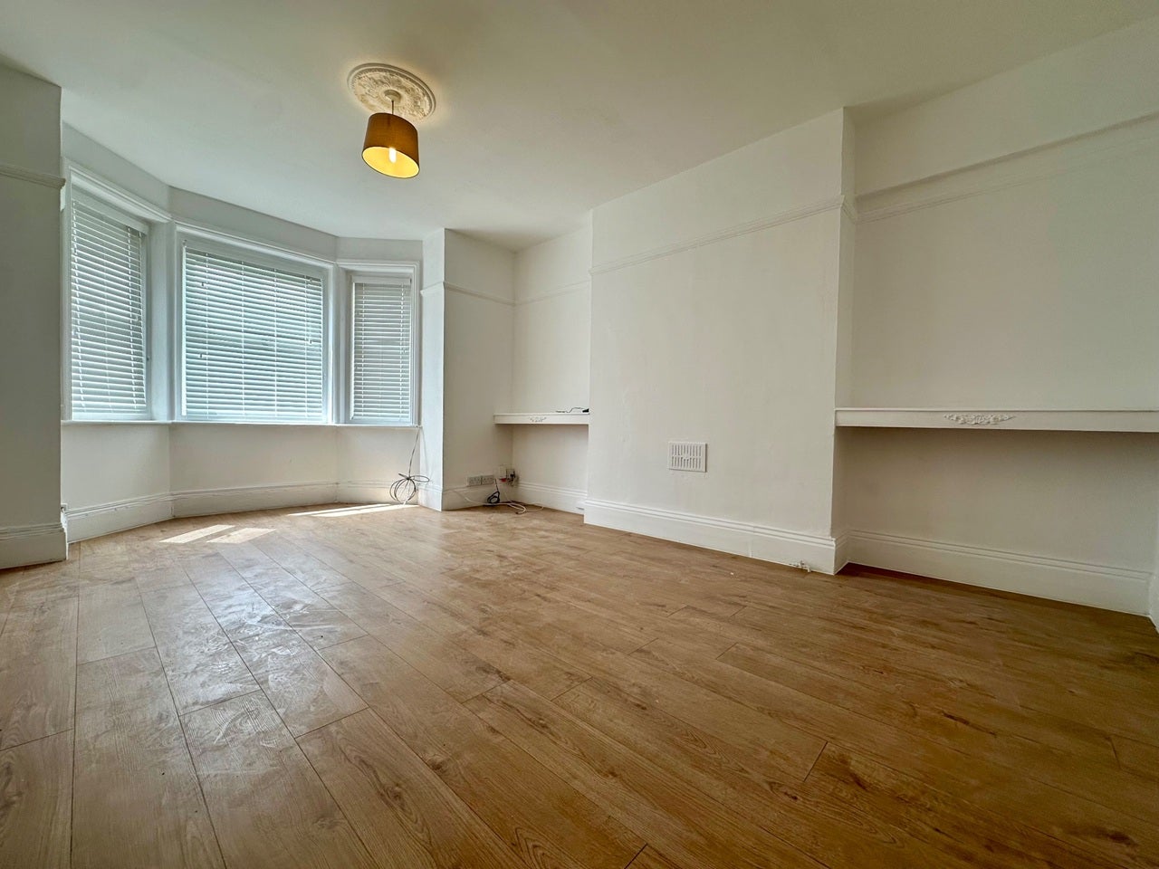 Flat Cheriton Road in Folkestone and Hythe District