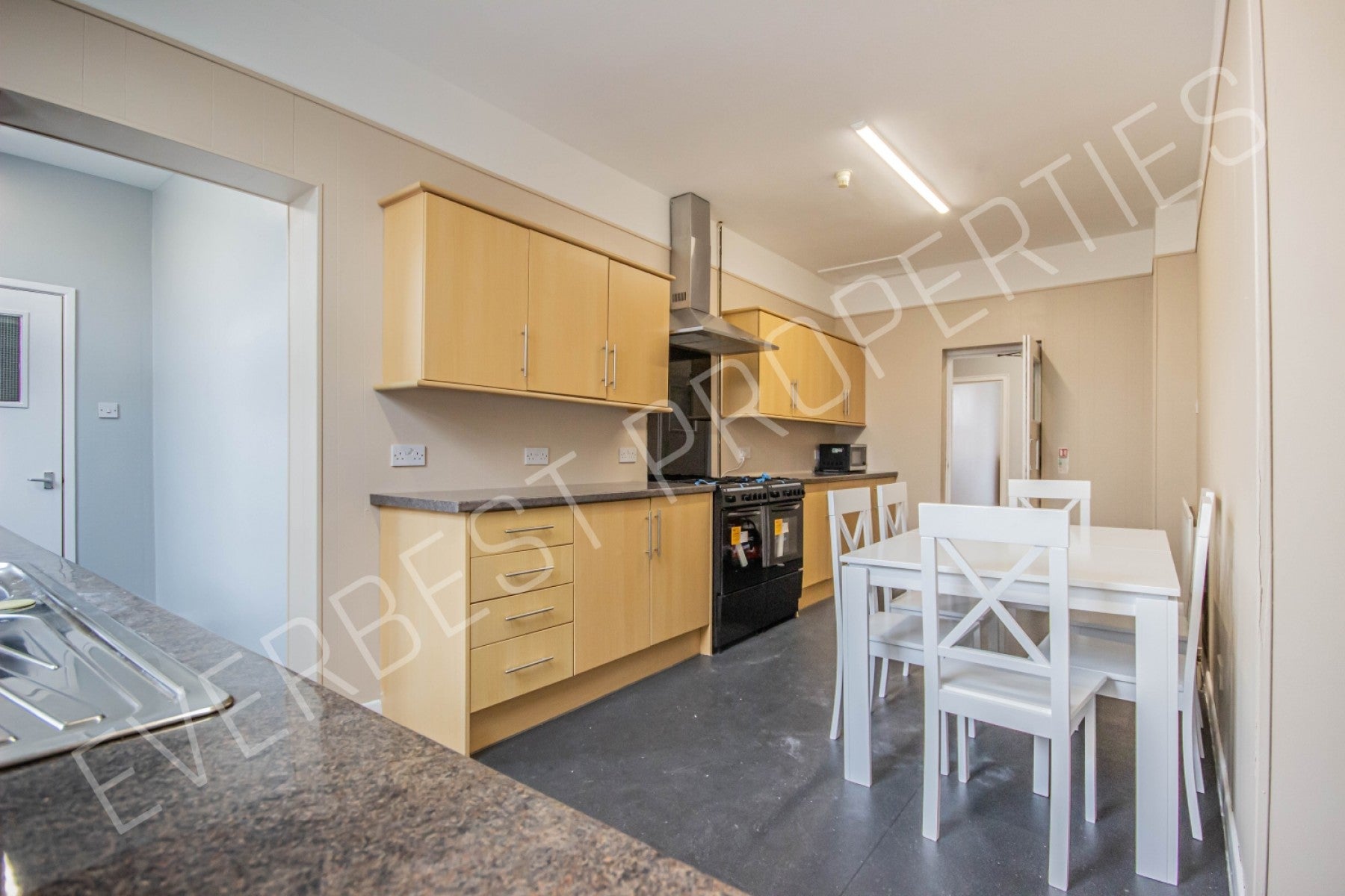 Room Heaton Road in Newcastle upon Tyne