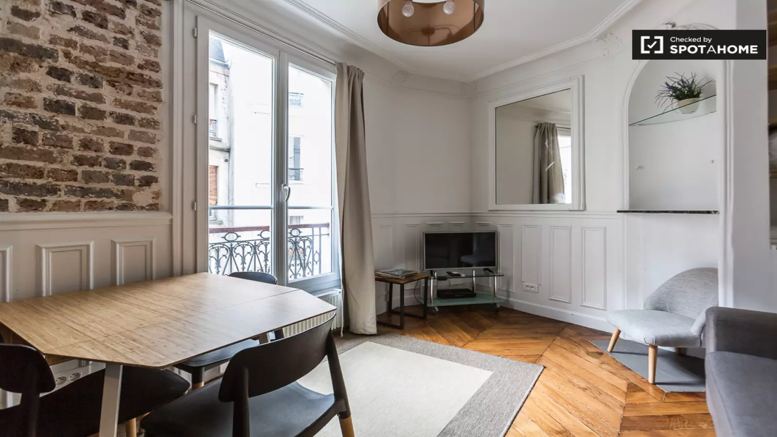 Flat Rue de Dunkerque in Paris