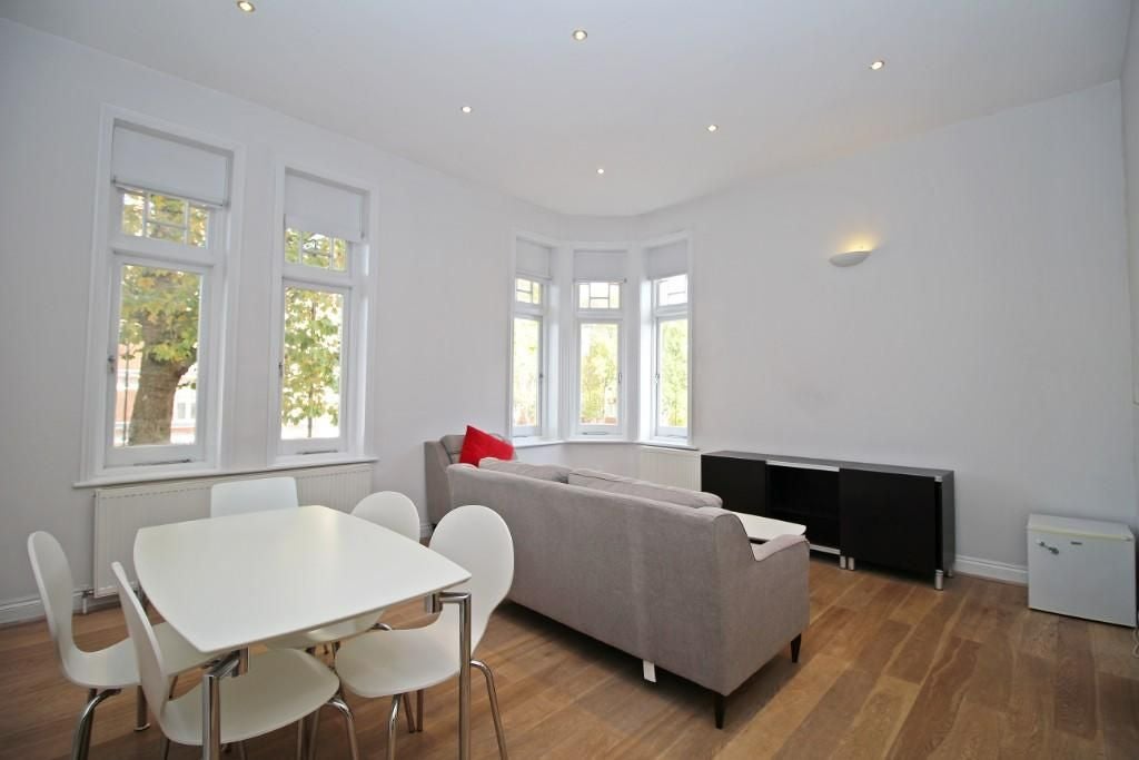 Flat Finchley Road in Greater London