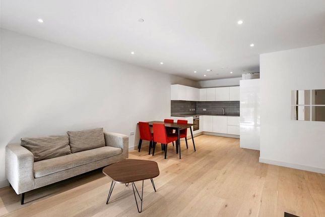 Room Cunningham Avenue in Greater London
