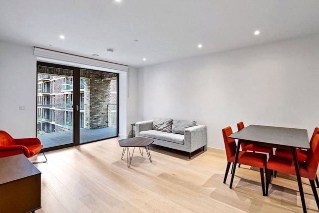 Room Cunningham Avenue in Greater London