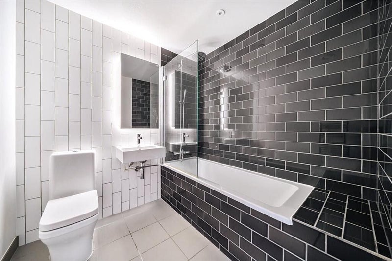 Room Cunningham Avenue in Greater London