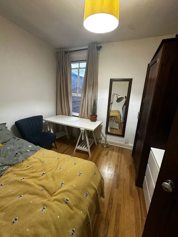 Room Valetta Road in Greater London