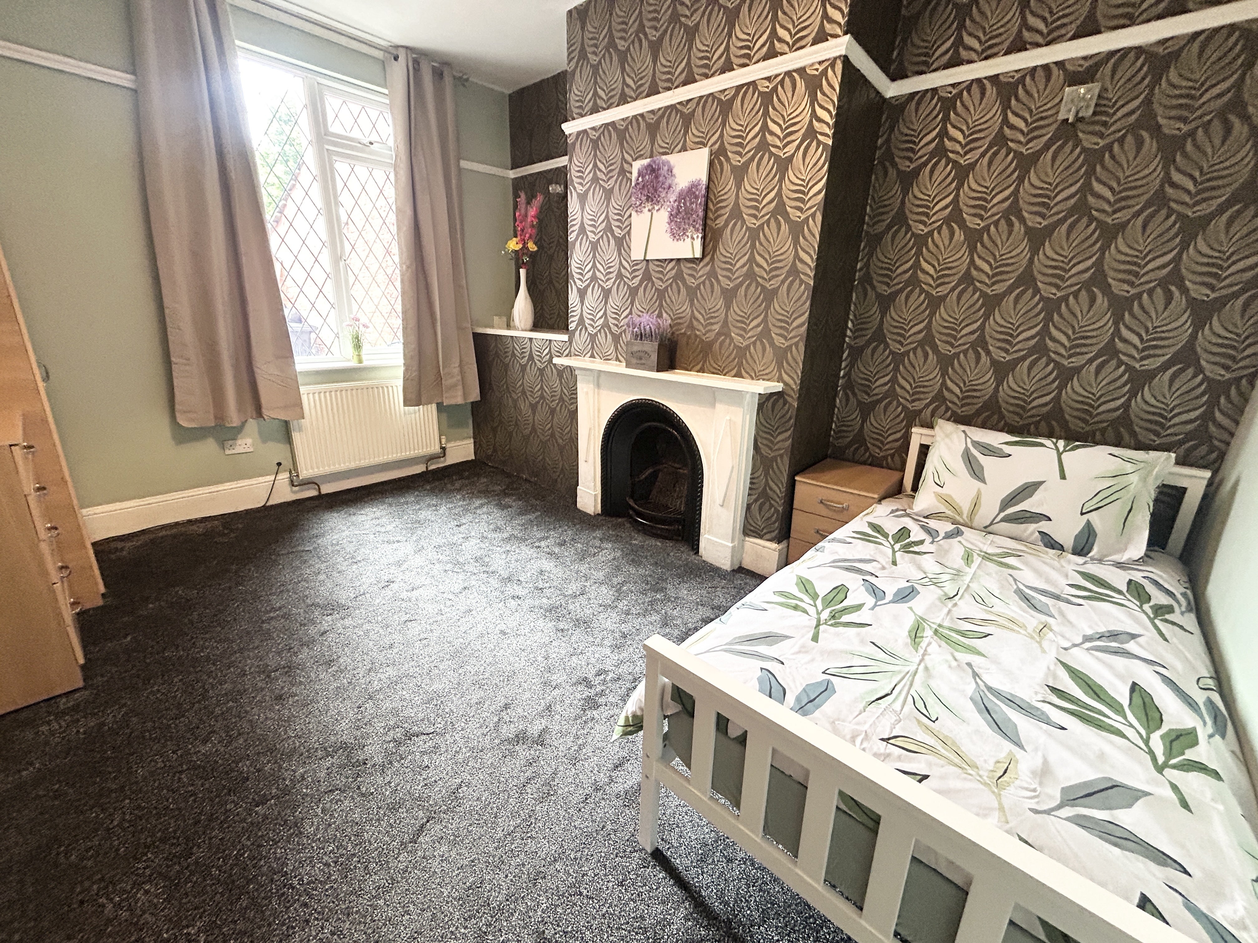 Room Liverpool Road in Salford