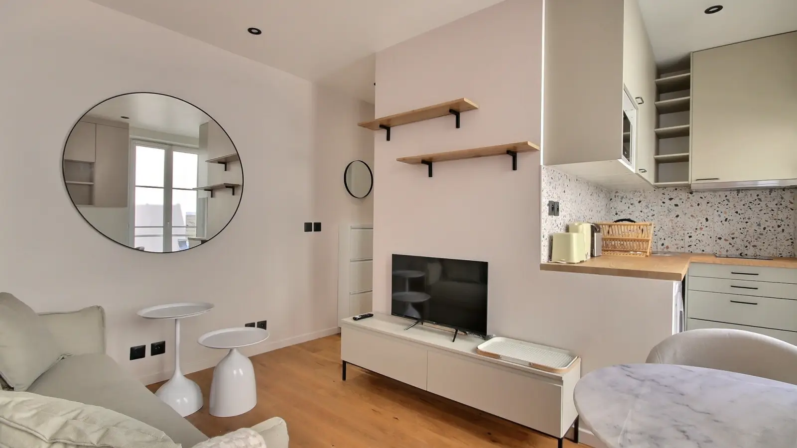 Flat Avenue de Taillebourg in Paris