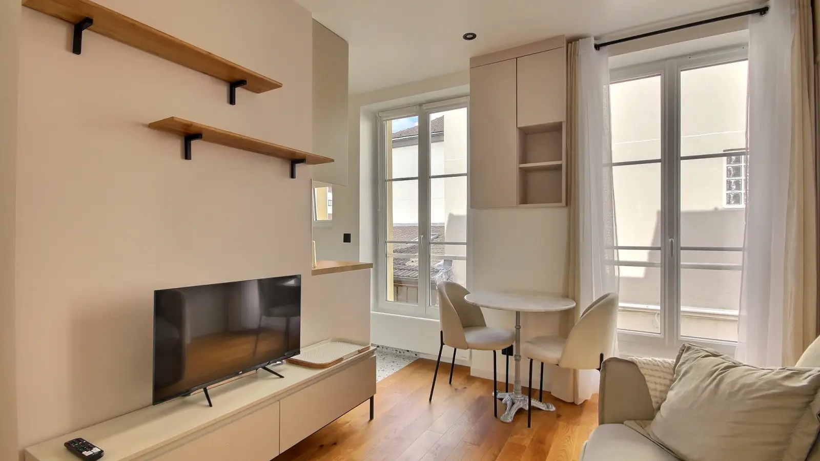 Flat Avenue de Taillebourg in Paris
