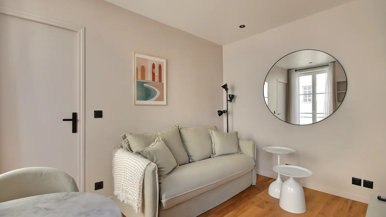 Flat Avenue de Taillebourg in Paris