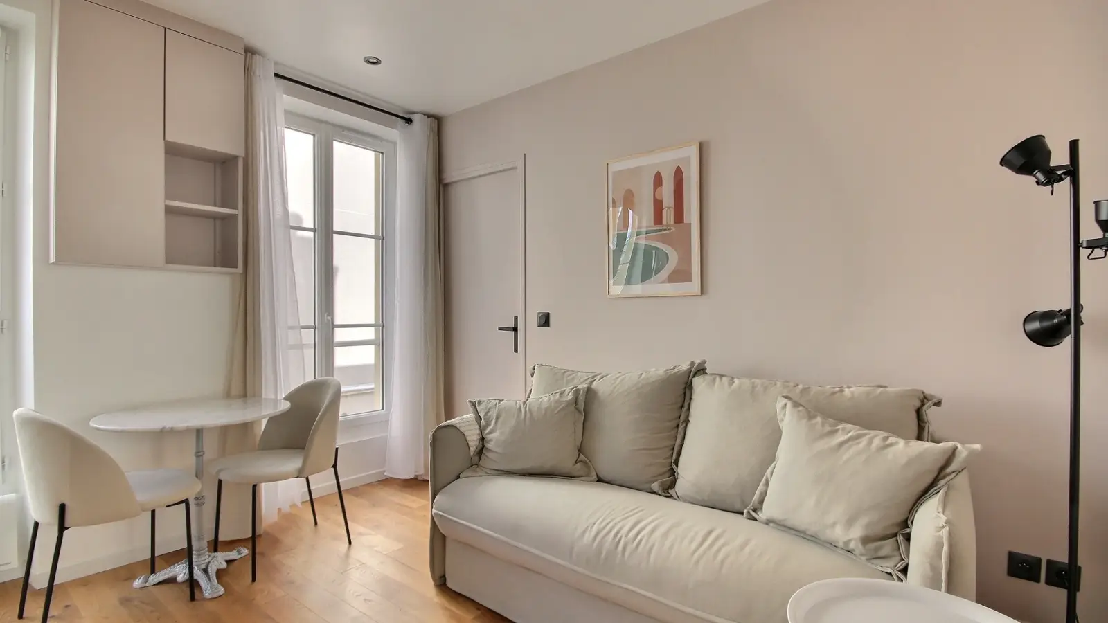 Flat Avenue de Taillebourg in Paris