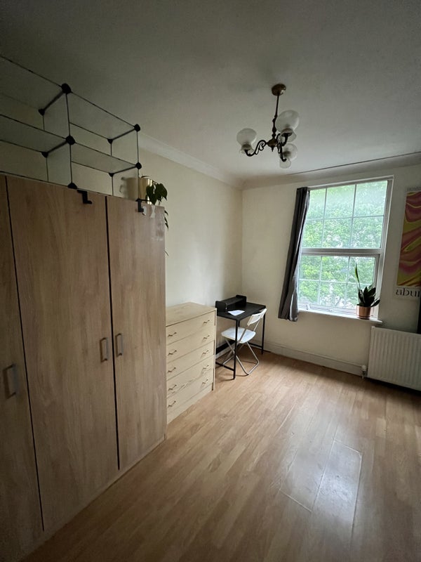 Room Garrett Street in Greater London