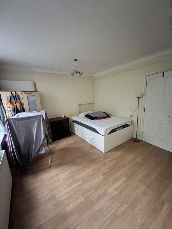 Room Garrett Street in Greater London