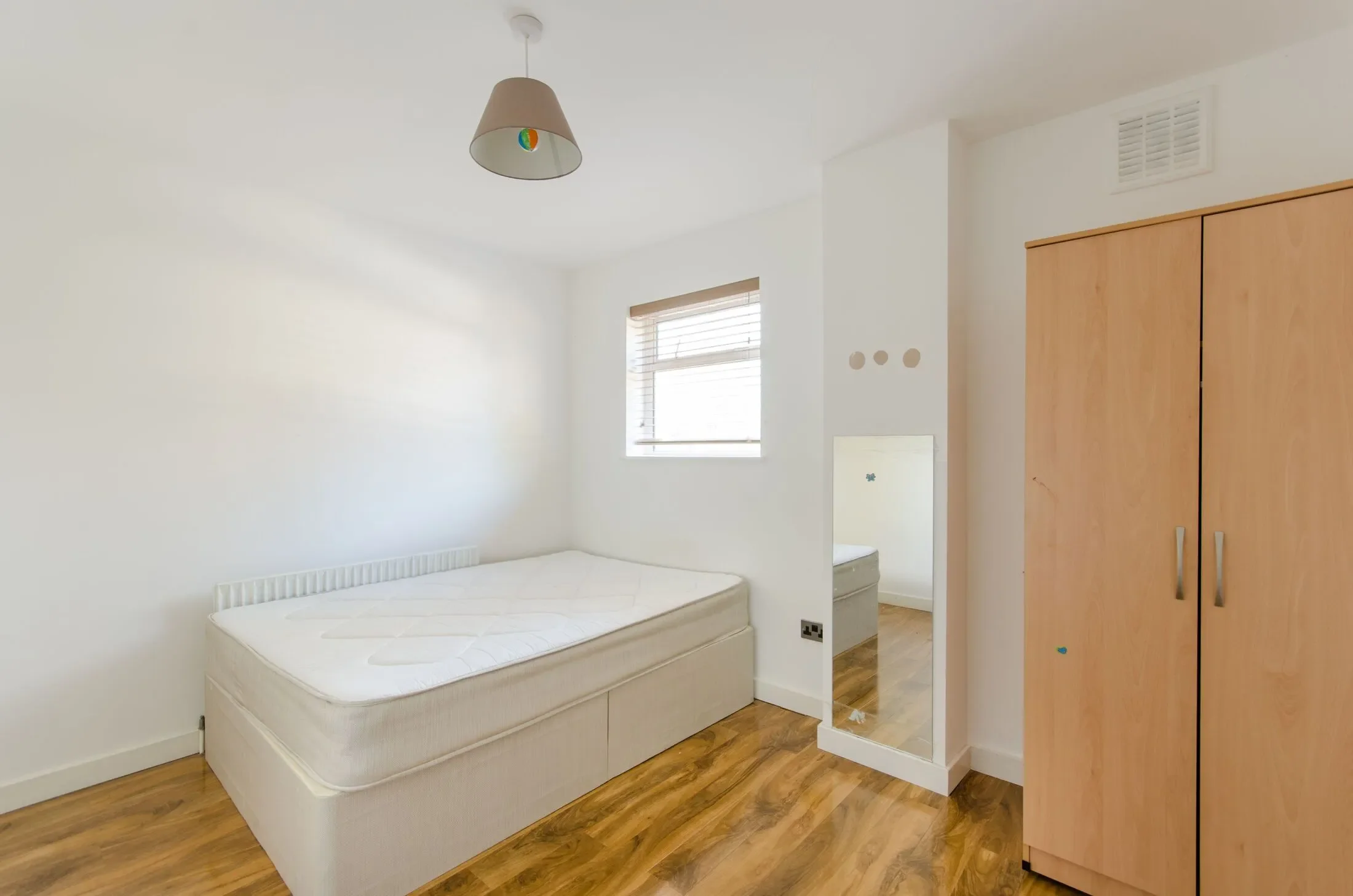 Flat Rosemont Road in London