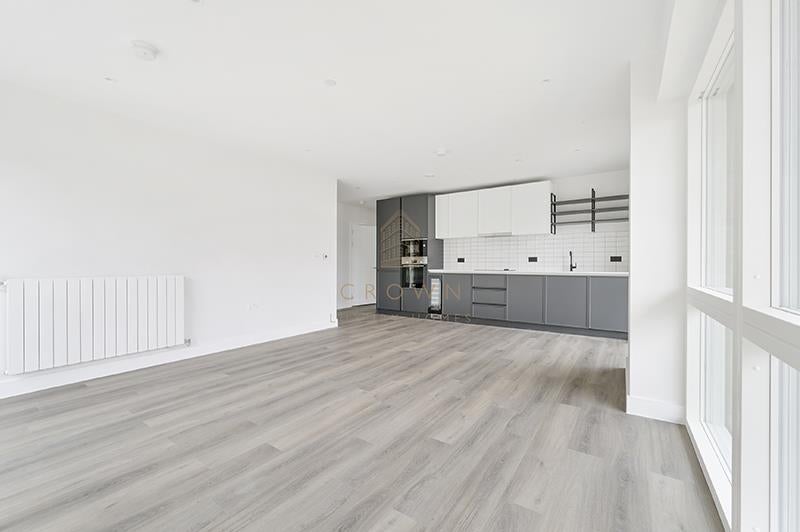 Flat Townsend Road in Greater London
