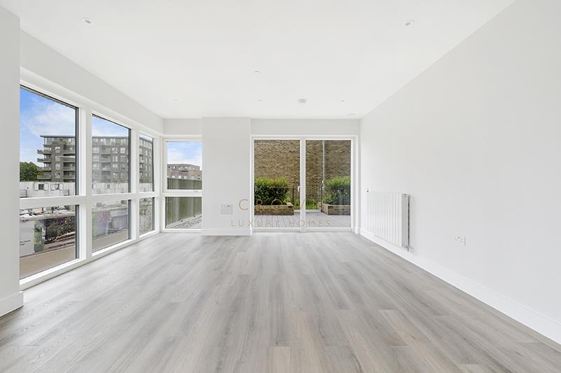 Flat Townsend Road in Greater London