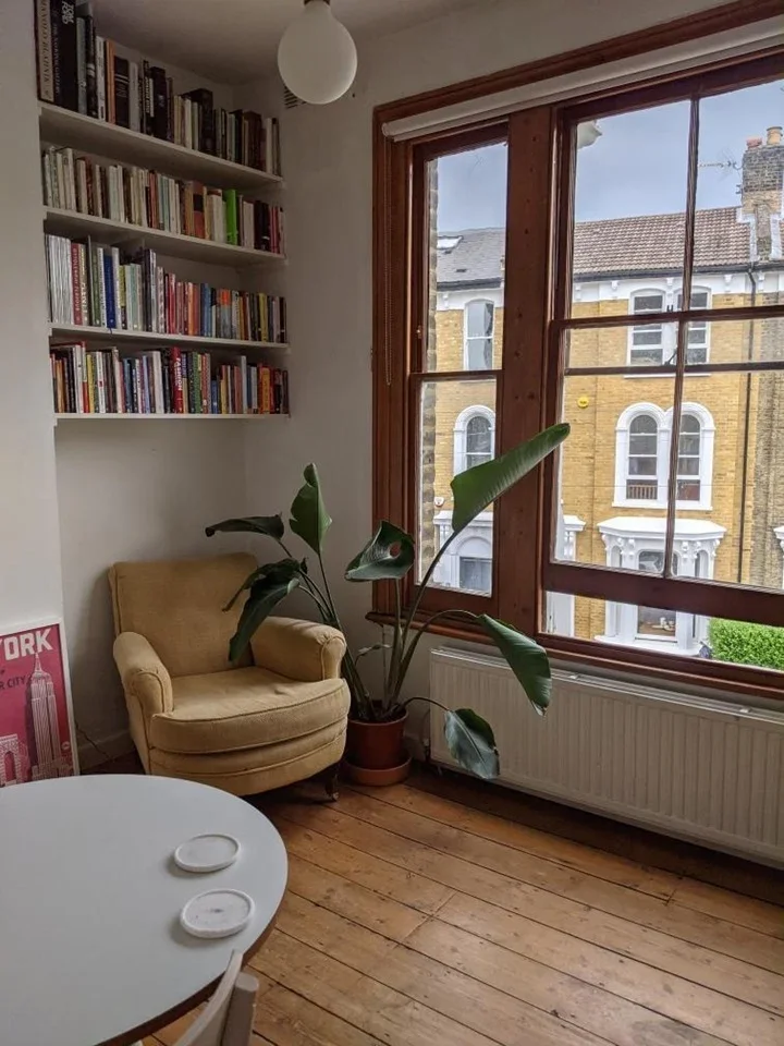 Flat Glenarm Road in Greater London