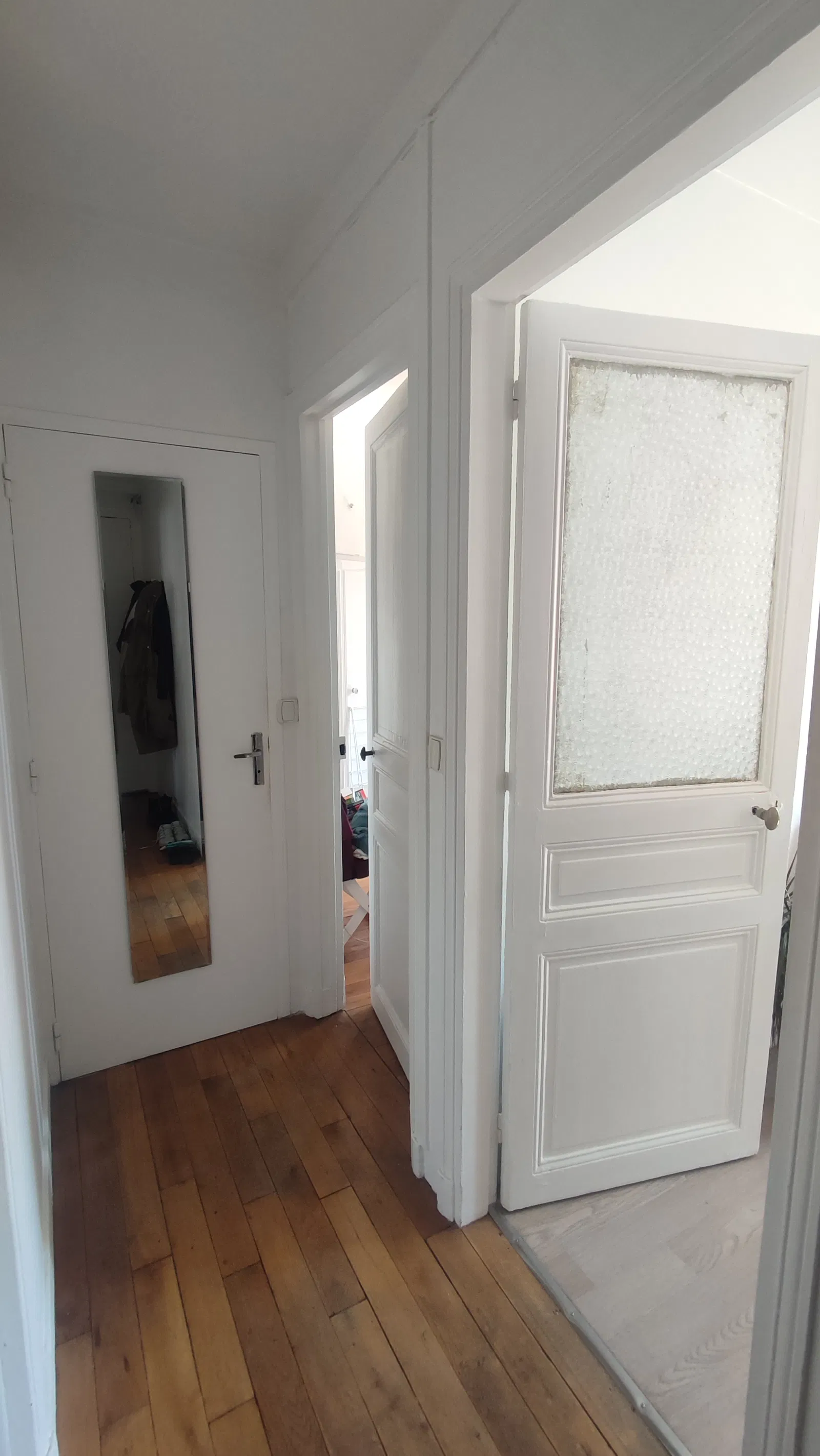 Chambre Rue de Crimée à Paris