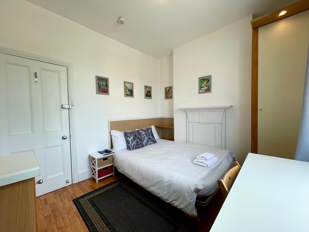 Flat Fulham Palace Road in Greater London