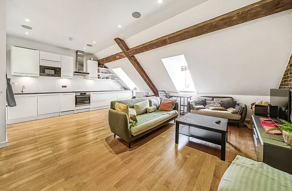 Flat Maidstone Buildings Mews in Greater London