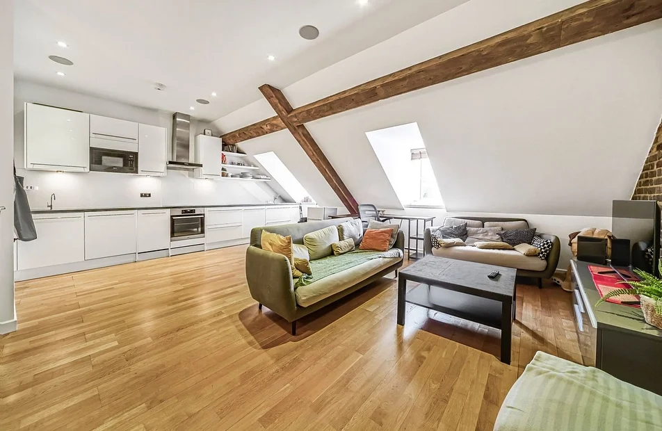 Flat Maidstone Buildings Mews in Greater London