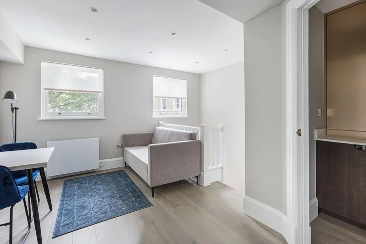 Flat Courtfield Gardens in Greater London