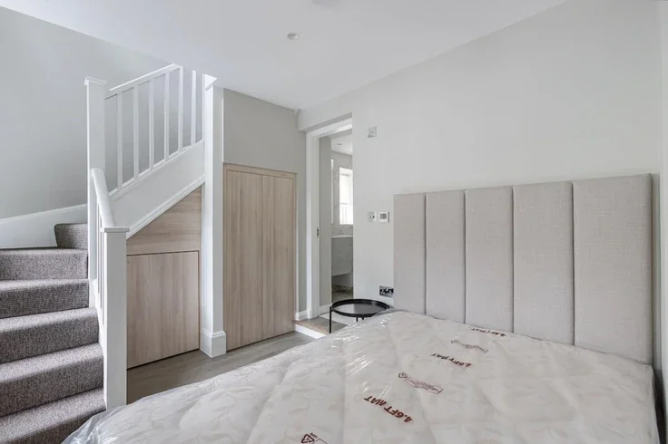 Flat Courtfield Gardens in Greater London